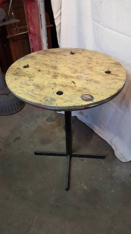 lot 192 image: Wire Spool Table