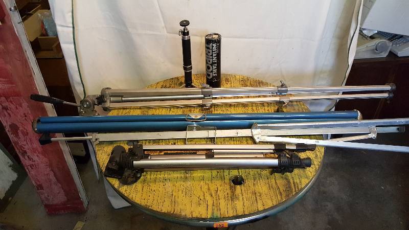 lot 236 image: Vintage Knox Projector Screen & Tripods