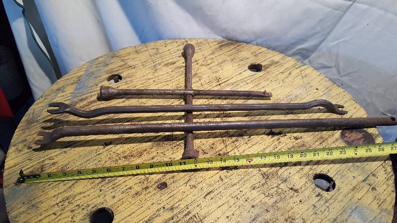 lot 242 image: Group of Auto Tools - Tire Iron, Etc.