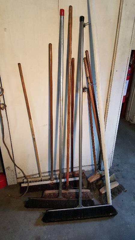 lot 248 image: Group of Brooms