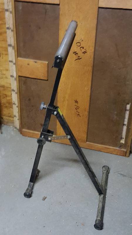 lot 253 image: Adjustable Roller Catch (Boards)