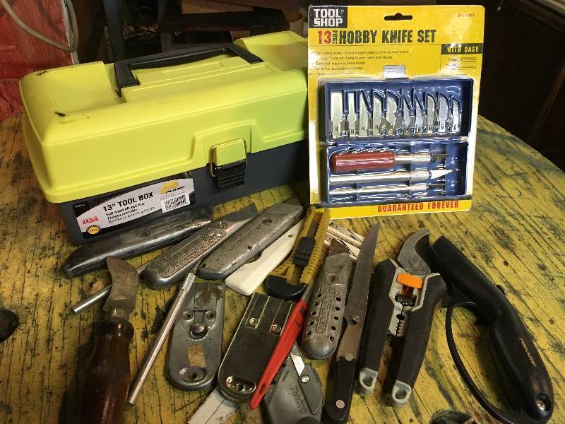 lot 84 image: Utility Knifes