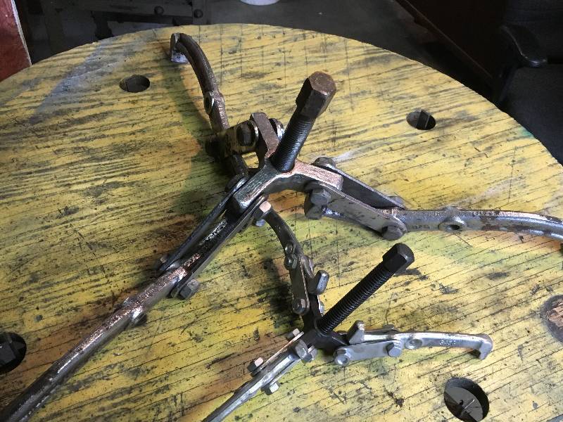 lot 104 image: Clutch Pullers