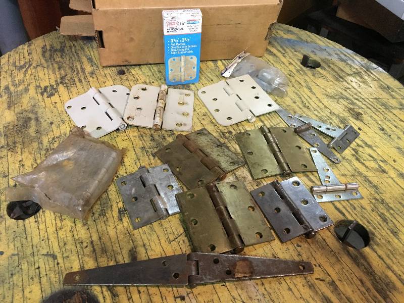 lot 110 image: Hinges