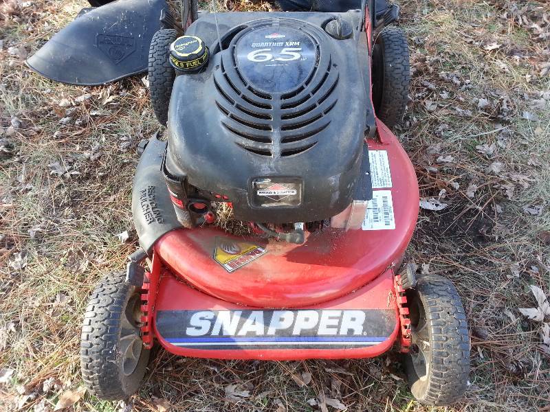 lot 3 image: Snapper Lawn Mower  6 12 Briggs & Stratton