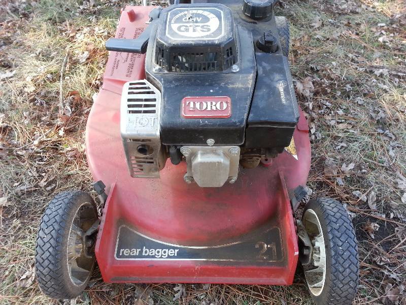 lot 4 image: Toro Walk Behind Lawn Mower