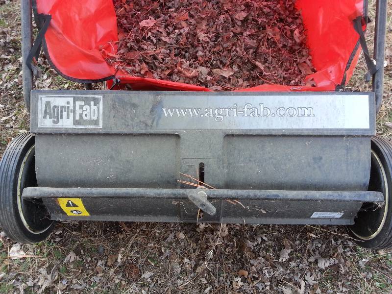 lot 7 image: Agri Fab Walk Behind Lawn  Sweeper