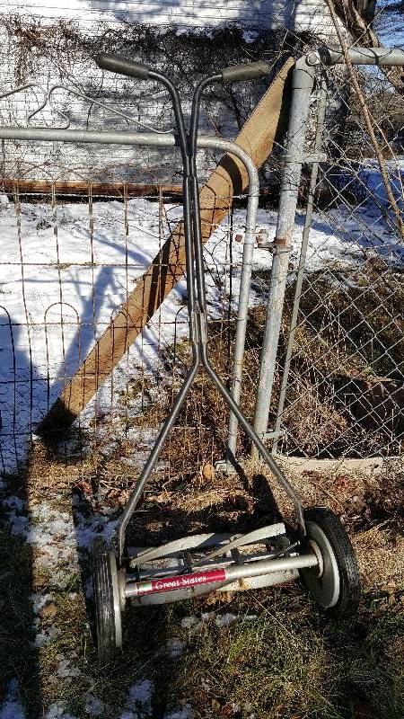 lot 297 image: Push Lawn Clippers