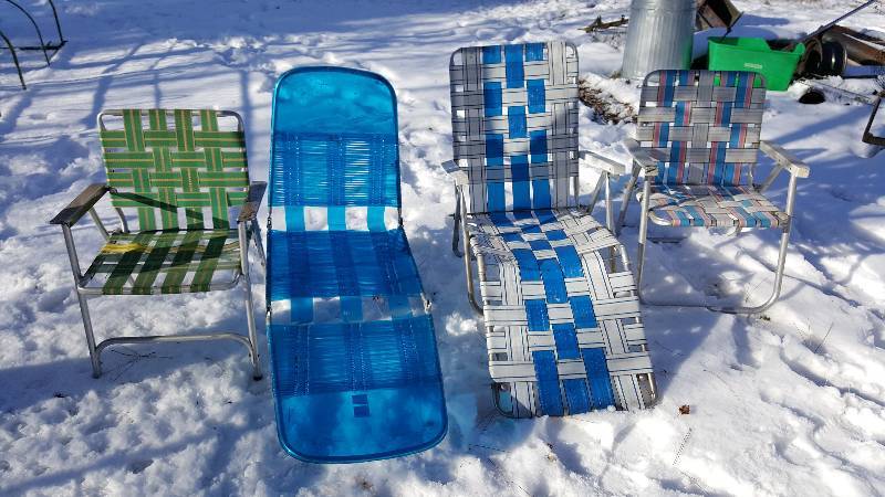 lot 302 image: Group of (4) Lawn Chairs
