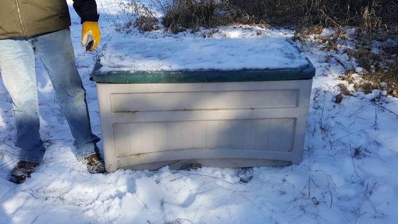 lot 306 image: Large Rubbermaid Storage Bin