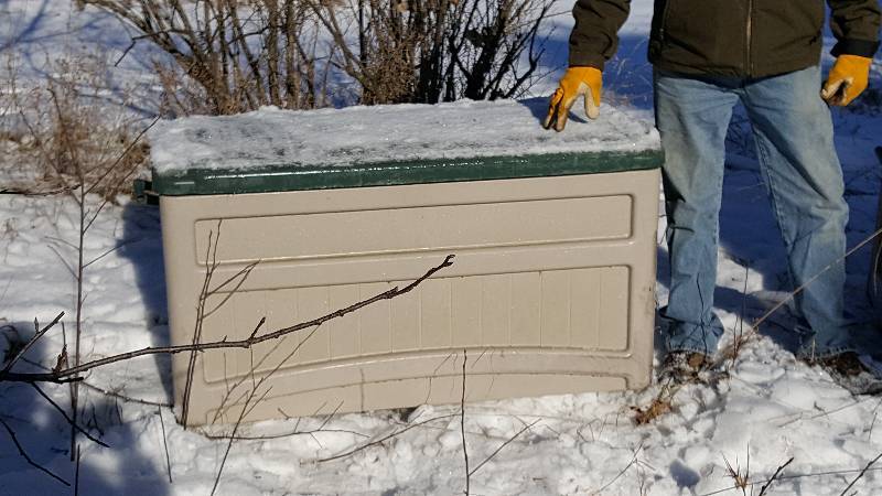 lot 307 image: Large Rubbermaid Storage Bin