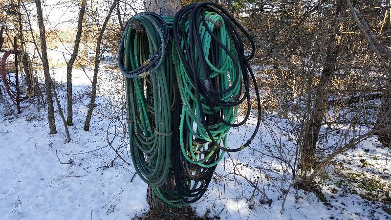lot 312 image: Large Group of Hoses