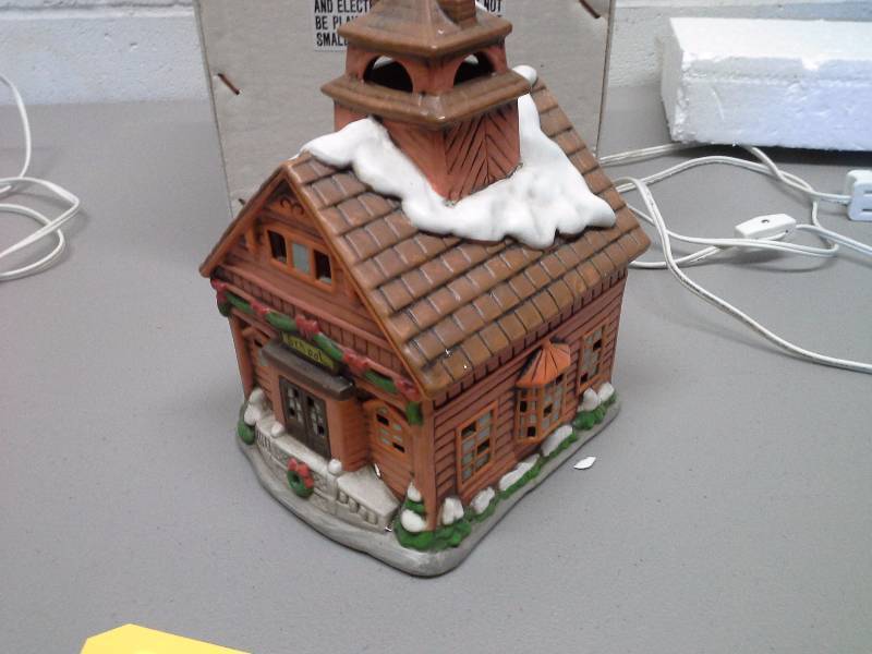 Colonial Village Collectible