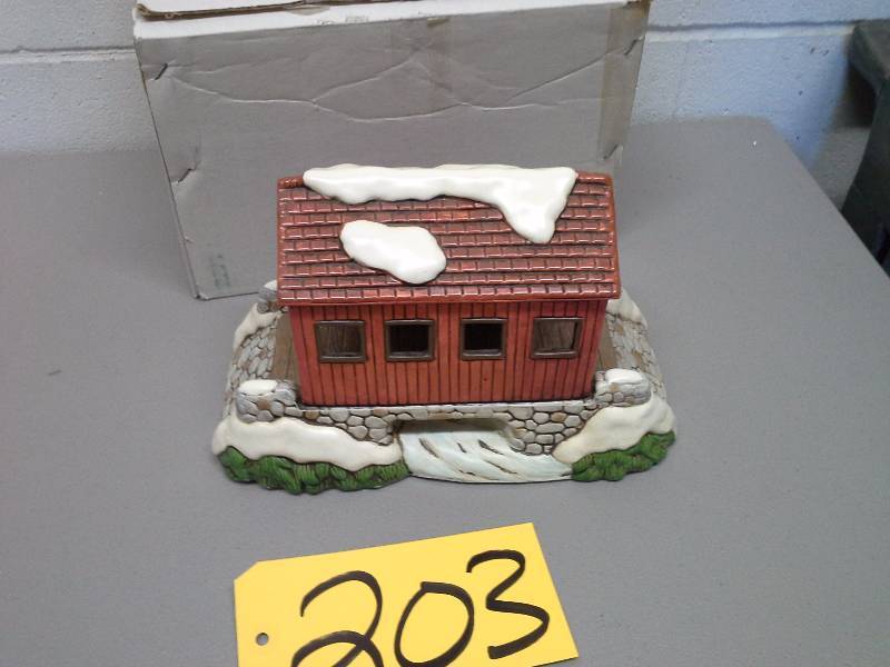 Colonial Village Collectible