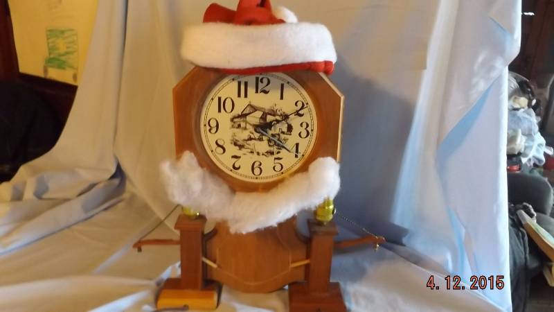 Wooden Clock With 2 Lamps (Santa Hat & Beard)