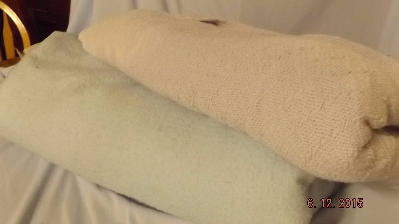 2 Blankets (Woven & Cotton)