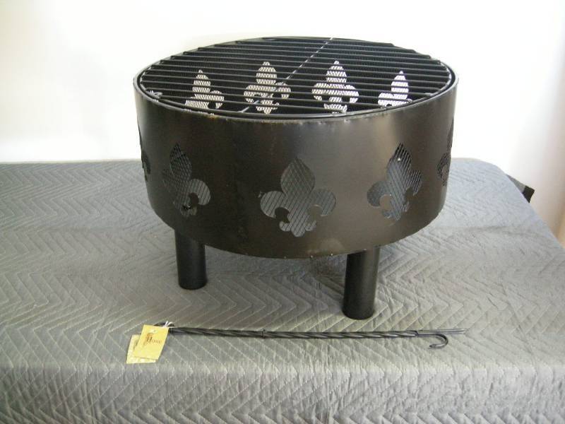 Fleur-de-lis Metal Fire Pit