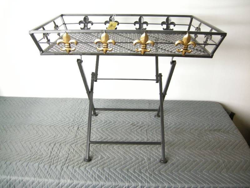 Fleur-de-lis Patio Side Table