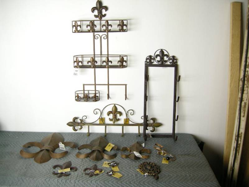 Group Metal Fleur-de-lis Items