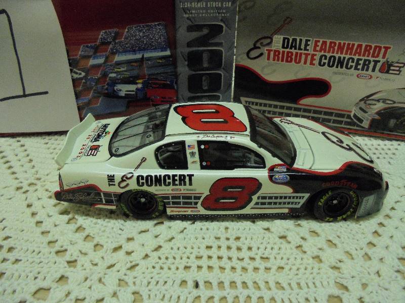 NASCAR DIECAST 124 - Dale Earnhardt Tribute