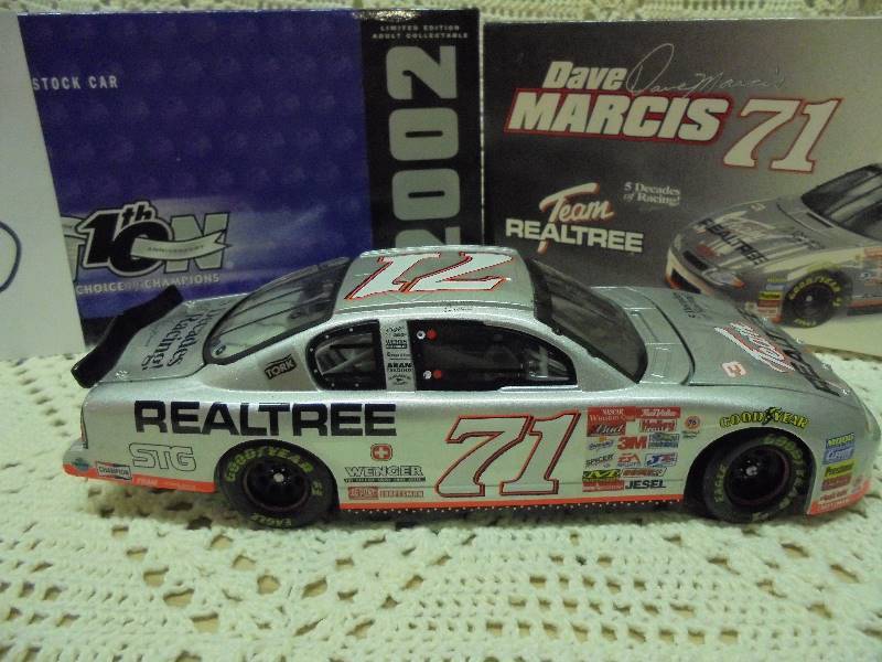 NASCAR DIECAST 124 - Dave Marcis