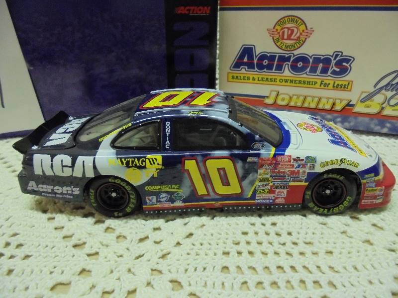 NASCAR DIECAST 124 - Johnny Benson