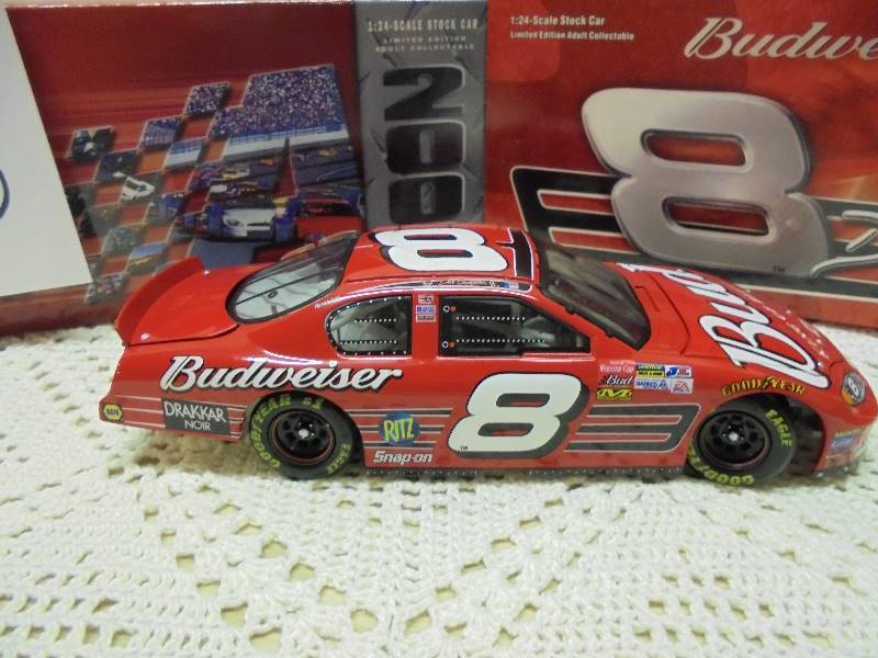 NASCAR DIECAST 124 - Dale Earnhardt Jr