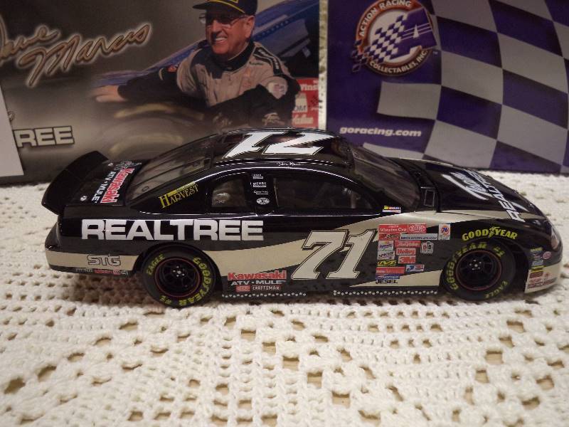 NASCAR DIECAST 124 - Dave Marcis