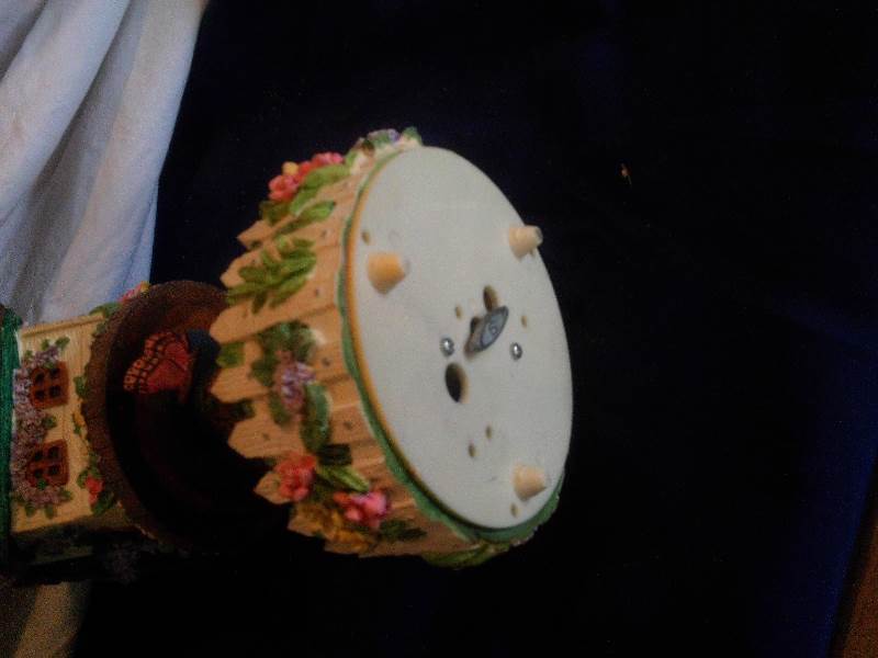 musical bird house figurene