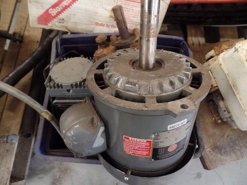 lot 7 image: Drive Motor and Gear Boxes