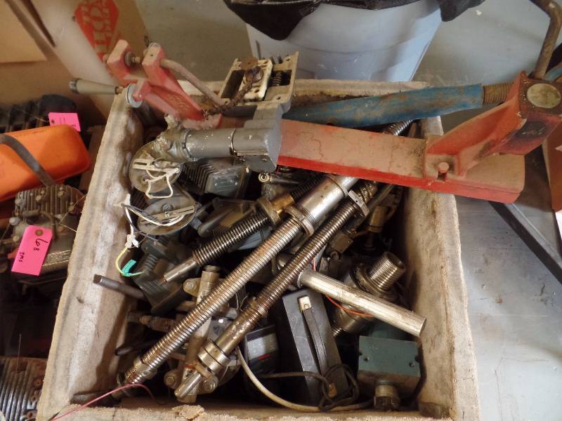 lot 13 image: Box of Steel Scrap