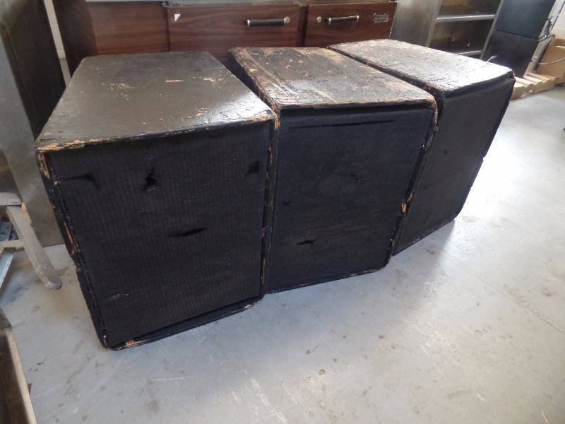 lot 31 image: PA Speakers