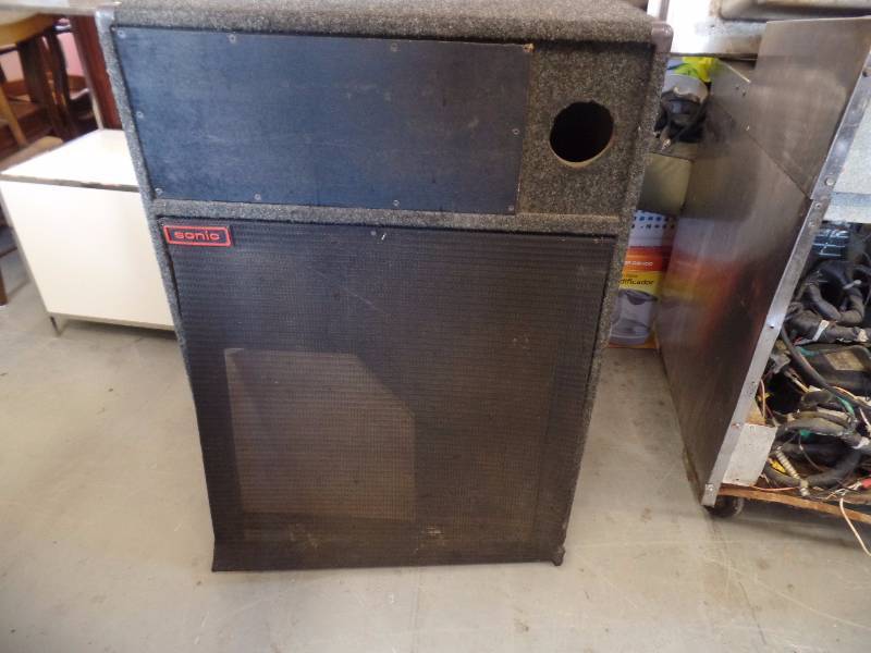 lot 32 image: Passive Bass Speaker
