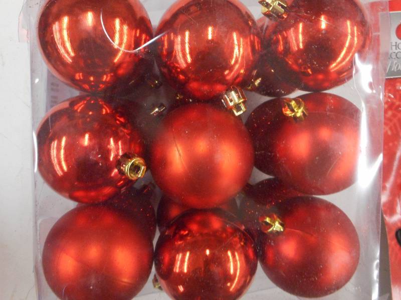 LOT OF CHRISTMAS ORNAMENTS BULBS CANDLES