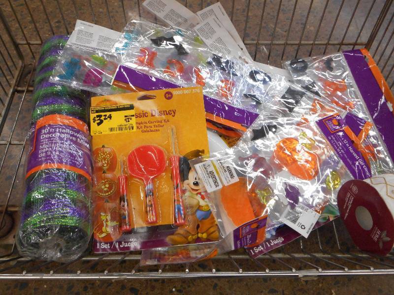 LOT OF MISCELLANEOUS HALLOWEEN AND THANKSGIVING ORNAMNENTS