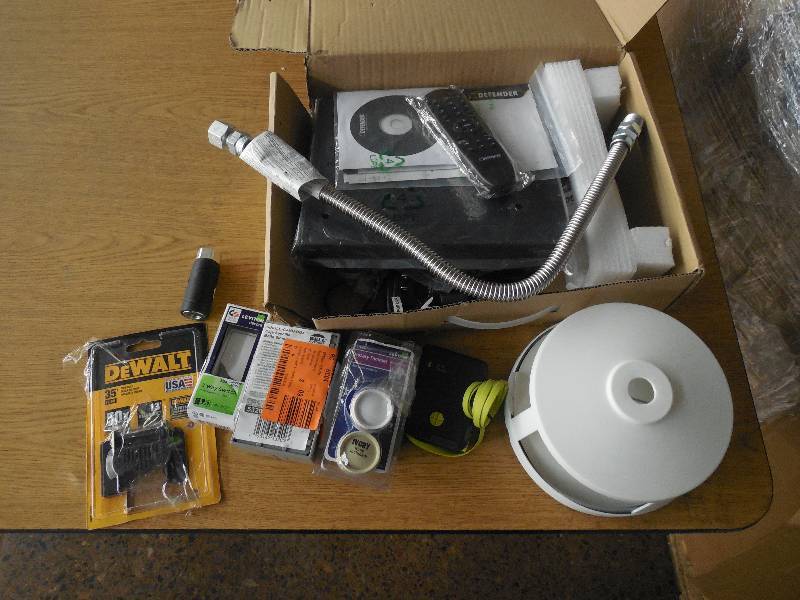 lot 7 image: HANDYMAN LOT OF ELECTRICAL GOODIES