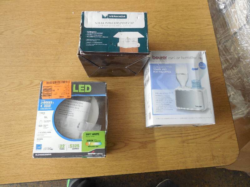 lot 9 image: LIGHTING KITS AND AIR HUMIDIFIER