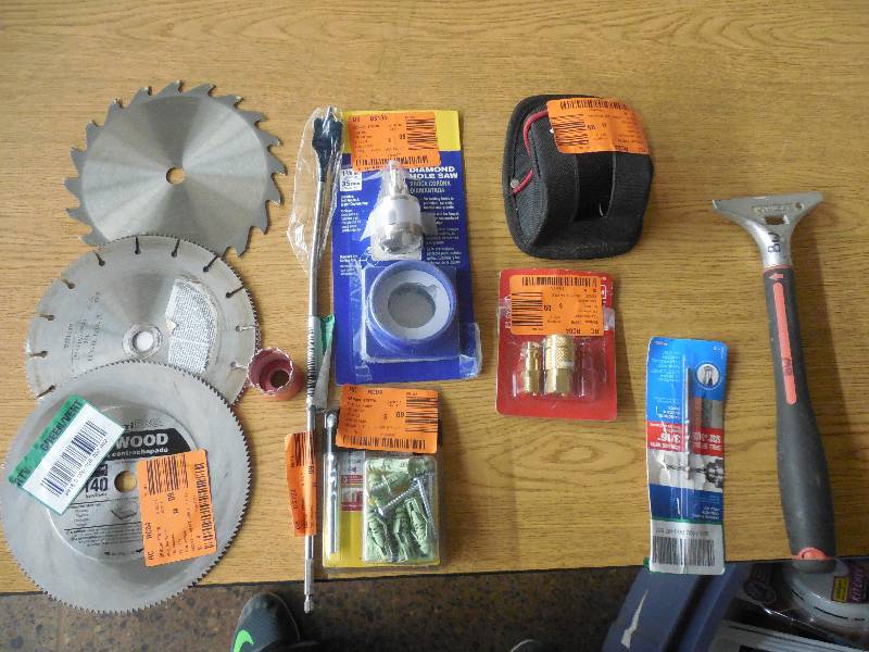 lot 14 image: TOOL LOT HANDYMAN LOT OF GOODIES