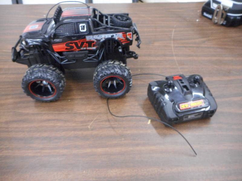 lot 18 image: NEW BRIGHT FORD RAPTOR SVT RC TRUCK