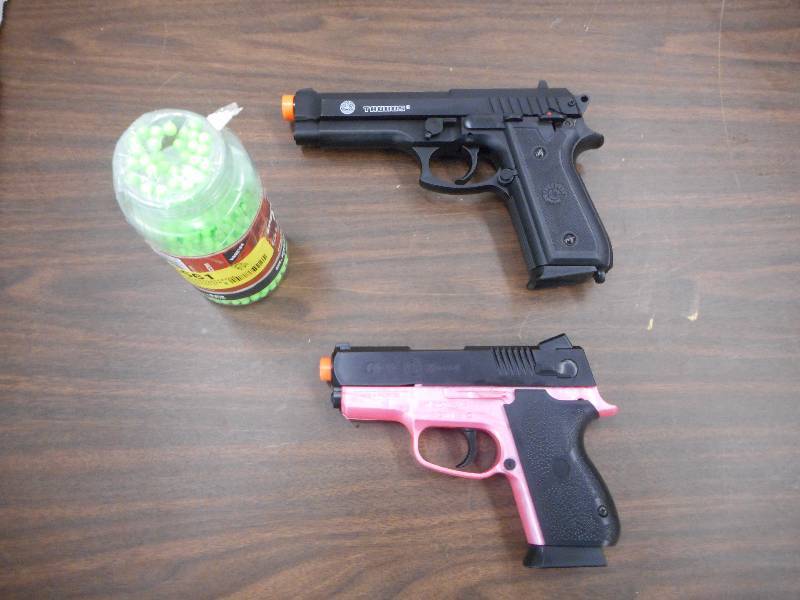 lot 19 image: LOT OF 2 AIRSOFT GUNS AND AMMO