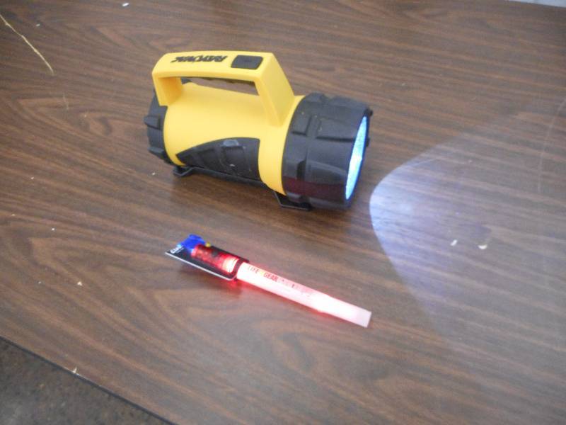lot 30 image: FLASHLIGHT LOT RAYOVAC 9 VOLT