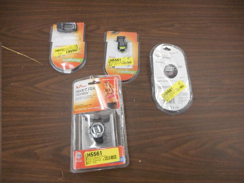 lot 33 image: DIGITAL PEDOMETER AND CALORIE COUNTER LOT