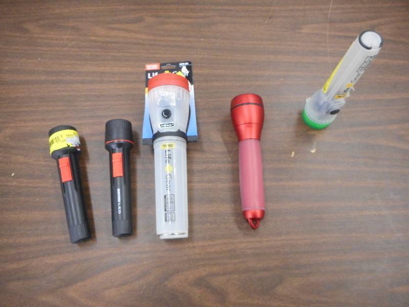lot 38 image: LOT OF 5 FLASHLIGHTS