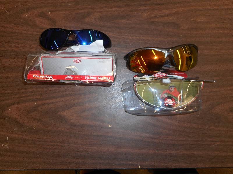 lot 40 image: 2 BERKELEY POLARIZED SUN GLASSES.