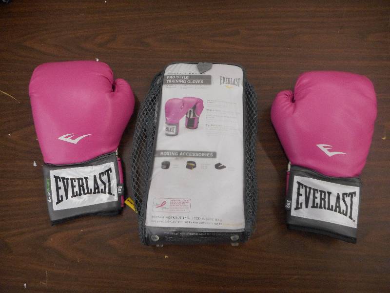lot 41 image: EVERLAST PRO STYLE TRAINING GLOVES PINK