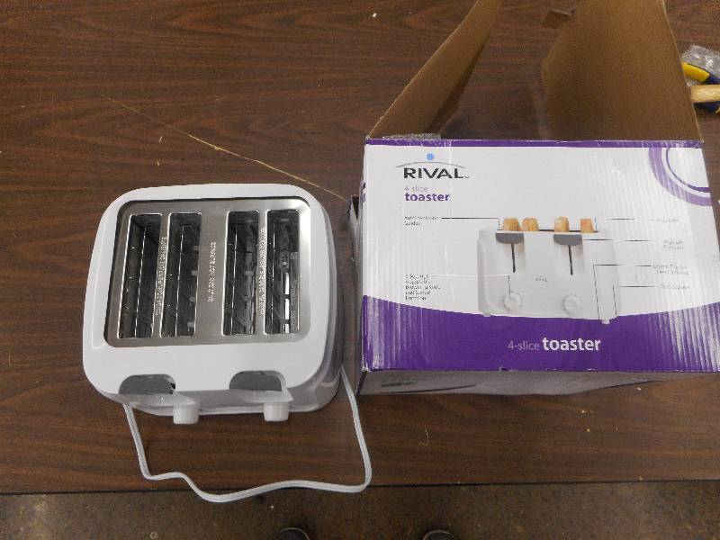 lot 89 image: RIVAL FOUR SLICE TOASTER