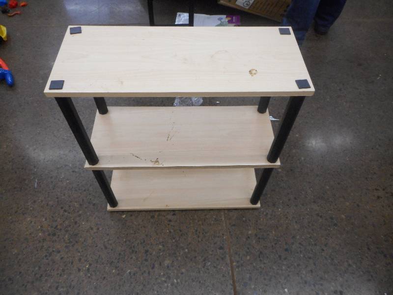 lot 93 image: 3 TIER WOOD SHELF RACK