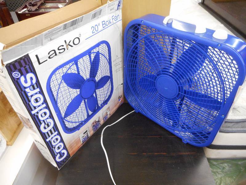 lot 95 image: LASKO COOL COLORS 20 BOX FAN