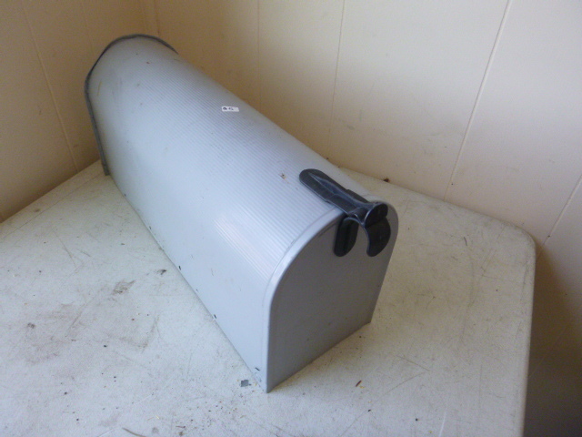 lot 17 image: Mail Box