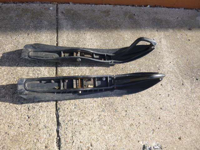 lot 21 image: 2 Snowmobile Skis